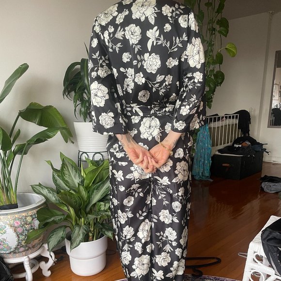 Set, with pockets. - Picture 4 of 4